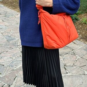 BRAND NEW Olend Ona Soft Bag in Coral